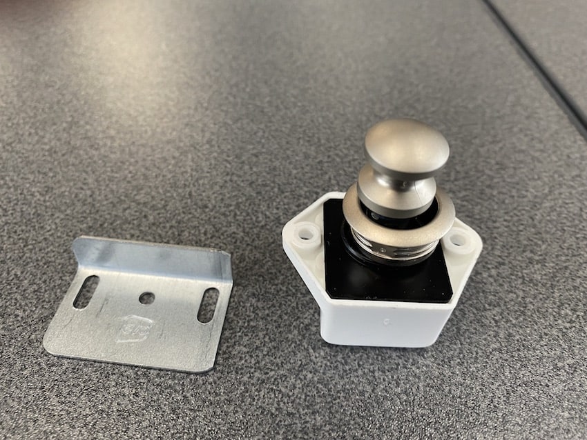 Round push lock for campervans