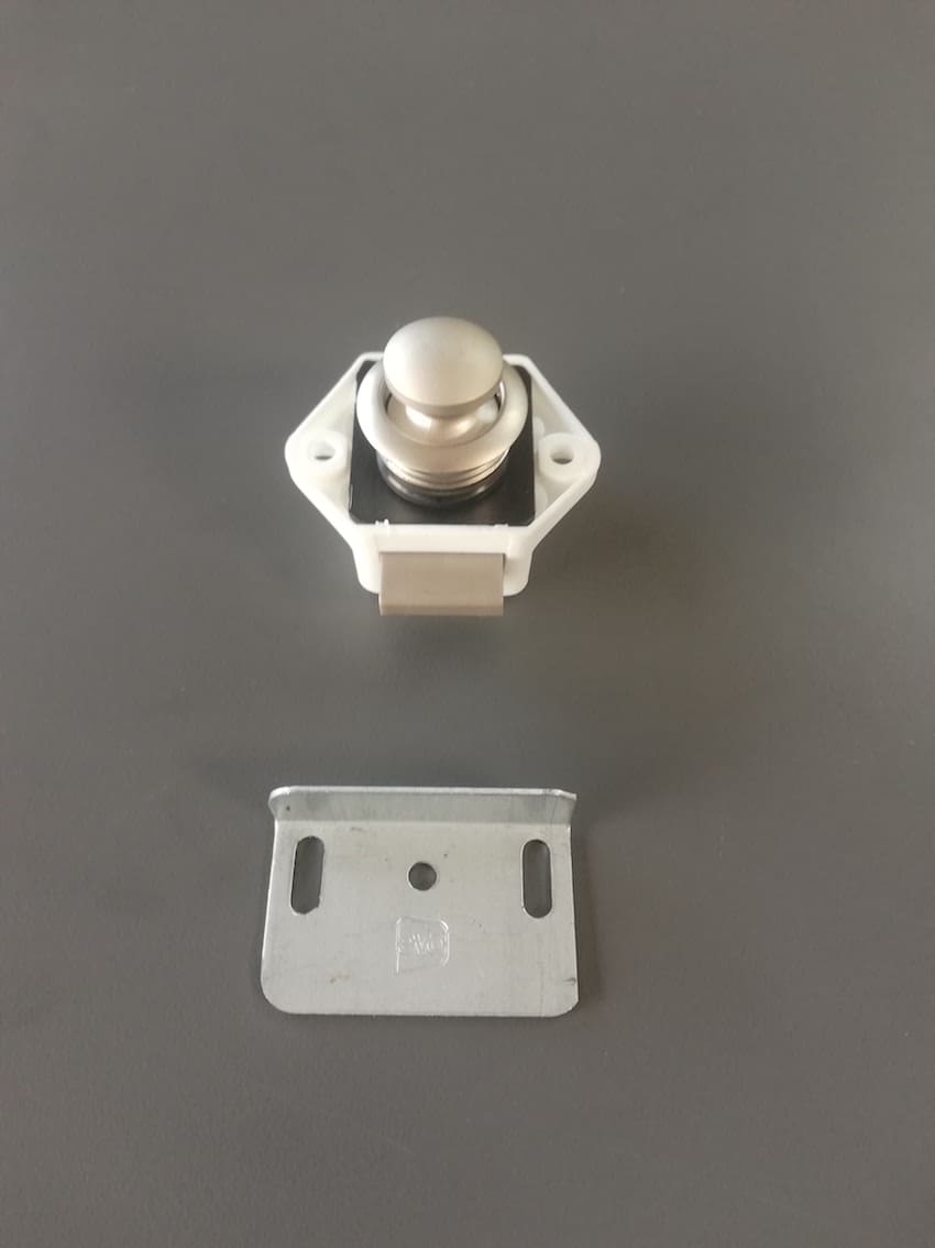 Round push lock for campervans