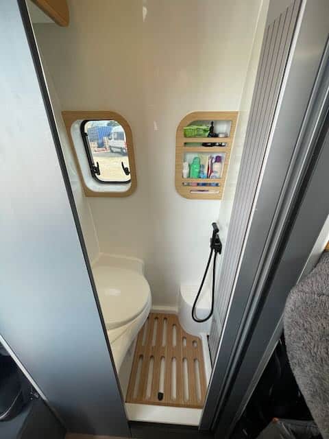 Shower B tray + wheel arch cover - Image 3