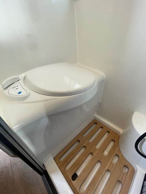 Shower B tray + wheel arch cover - Image 2