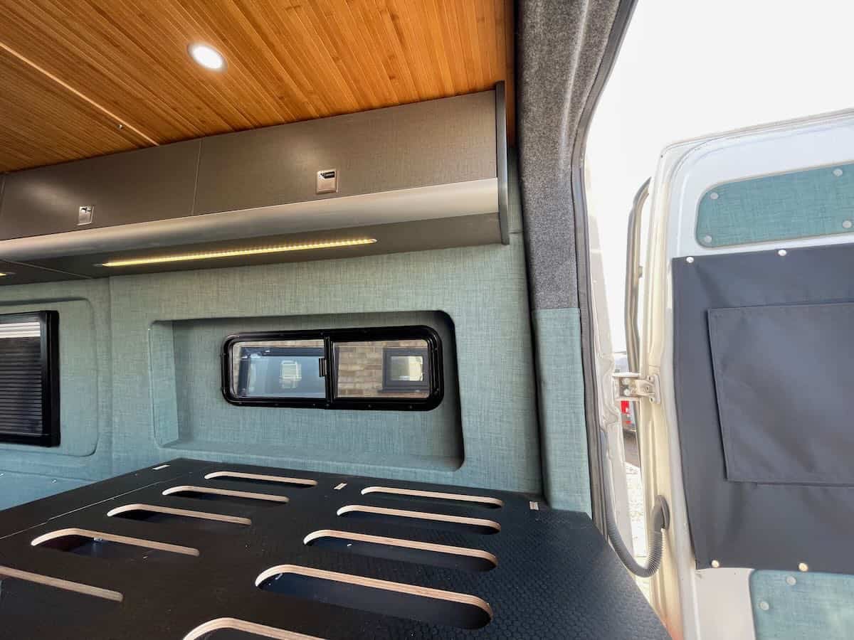 Locker X - 3037mm - Crafter 2017+ - 4 Doors - Image 16