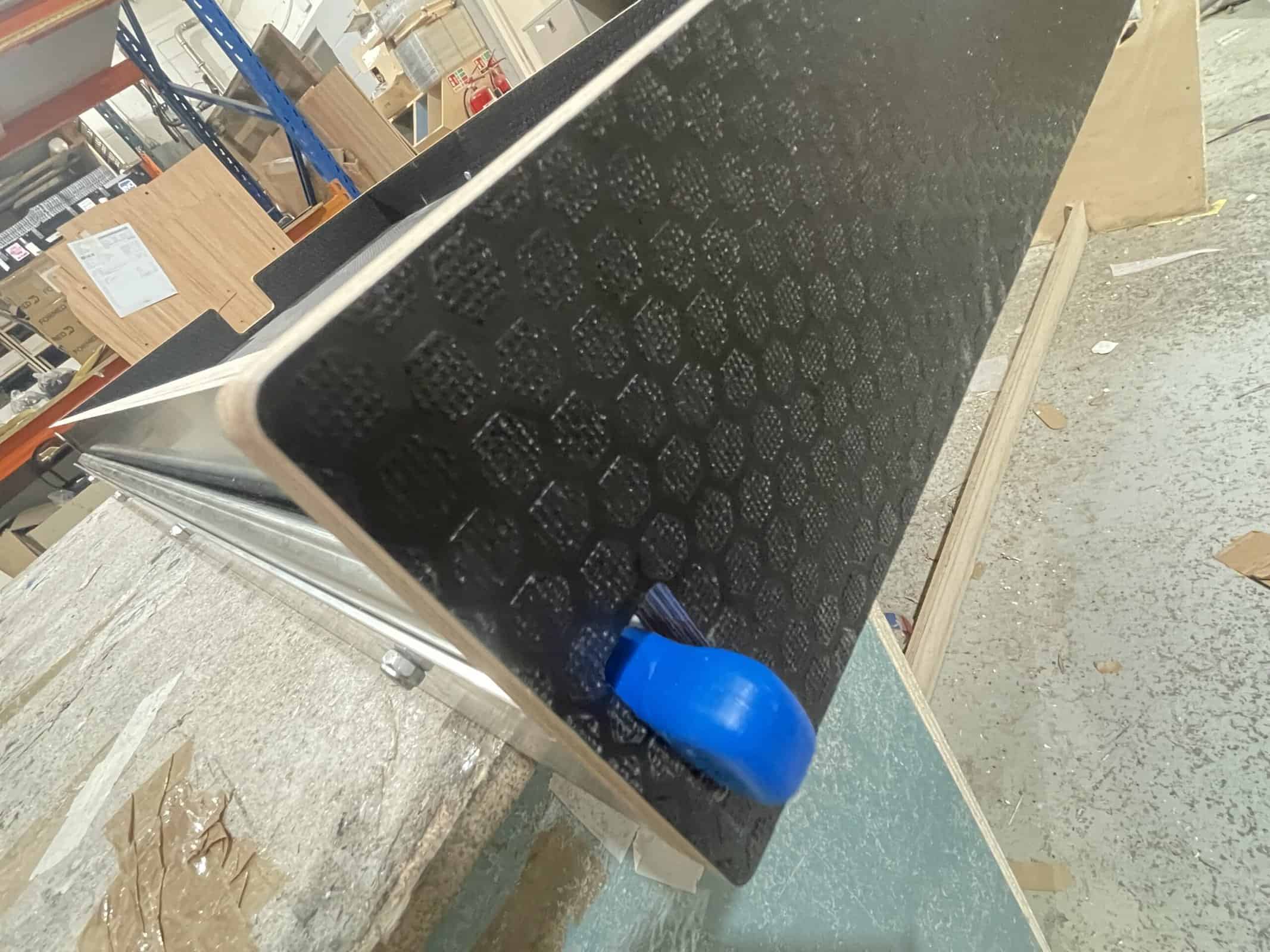 Under bed sliding drawer - 1300 x 800mm - Image 3