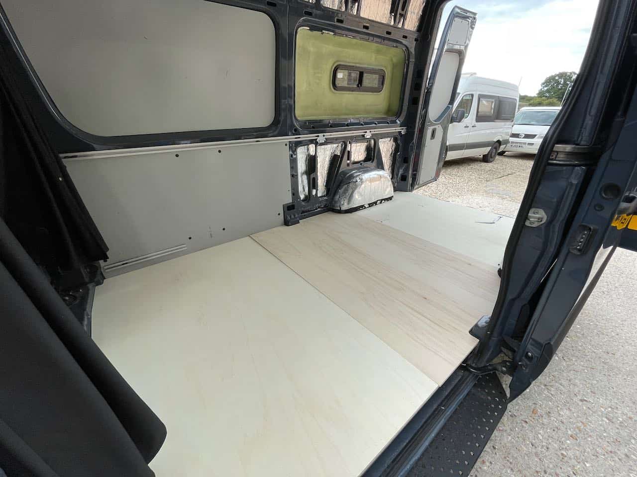 Light weight insulated floor * NEW Mercedes Sprinter FWD * ( 2018 + ) Medium wheel base. PALLET CUT - Image 2