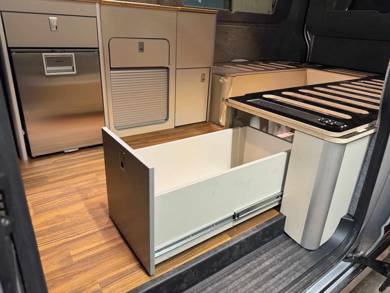EVO U SHAPE BED SYSTEM (FOLDING) FOR T5/T6 LWB - Image 5