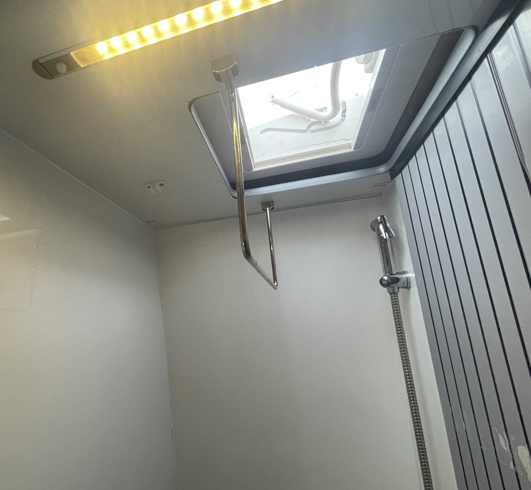 Folding shower hanger - Image 3