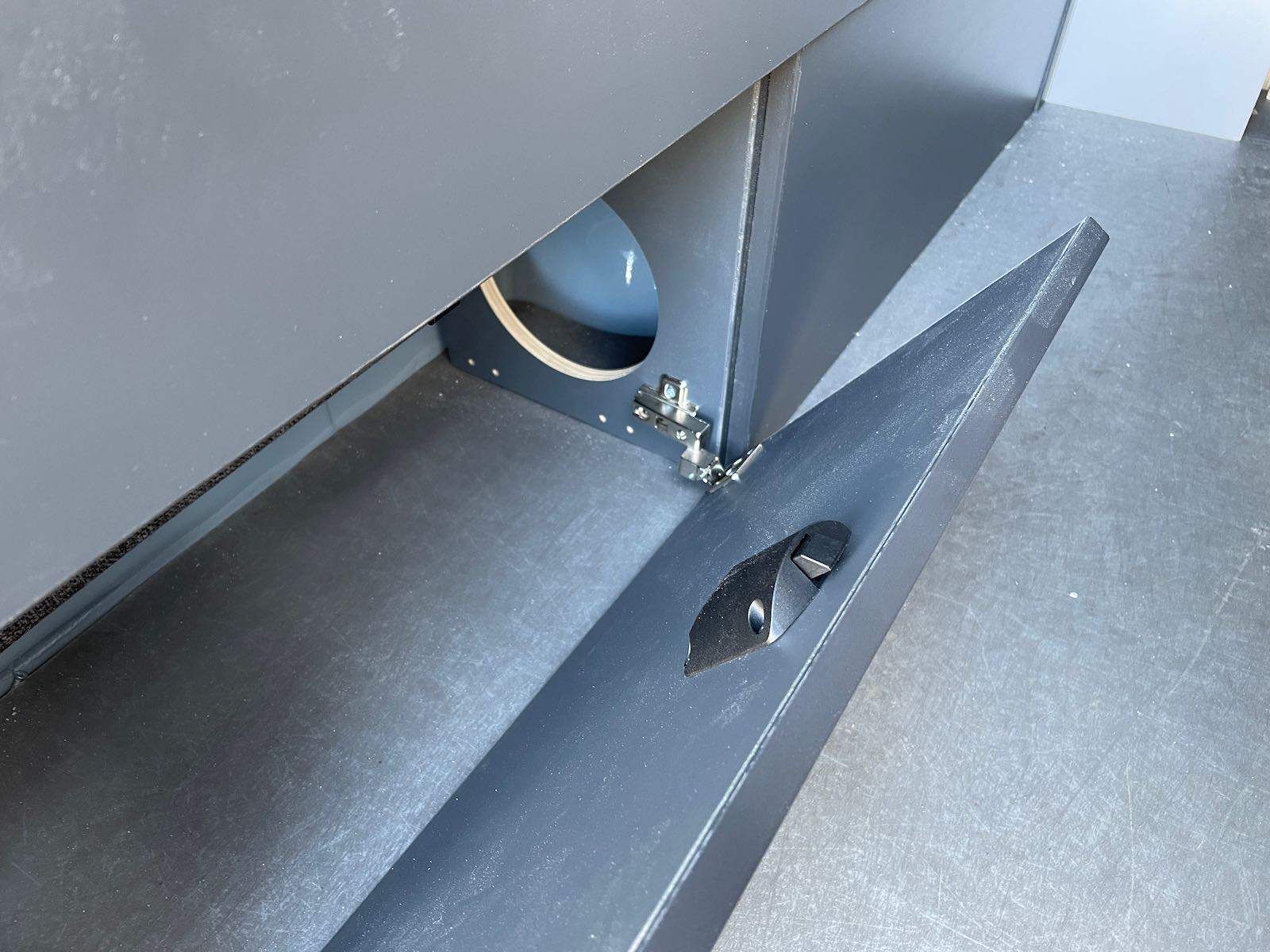 Side mount concealed cup hinge sold as pair left & right side. - Image 5