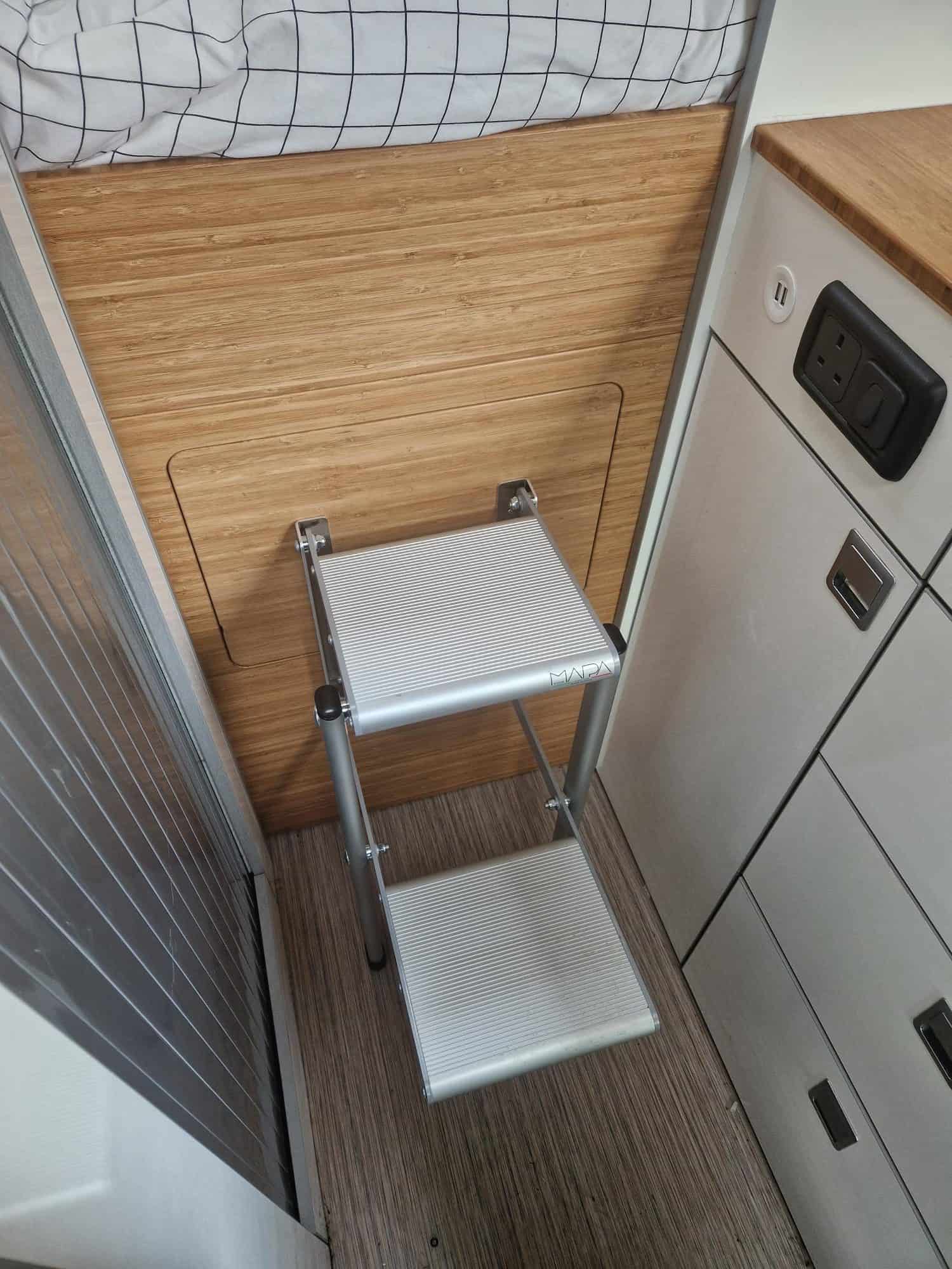 FOLDING-LADDER-FOR-GARAGE