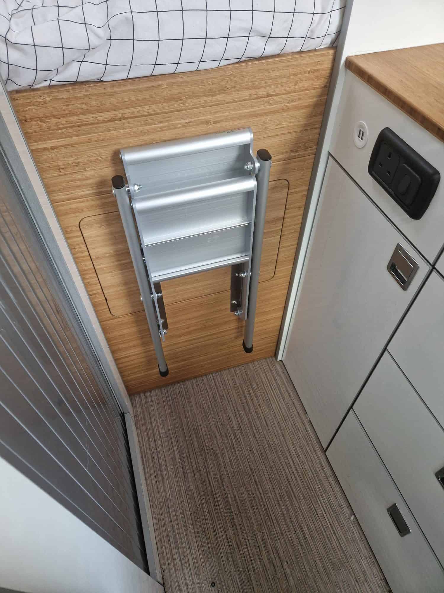 FOLDING-LADDER-FOR-GARAGE